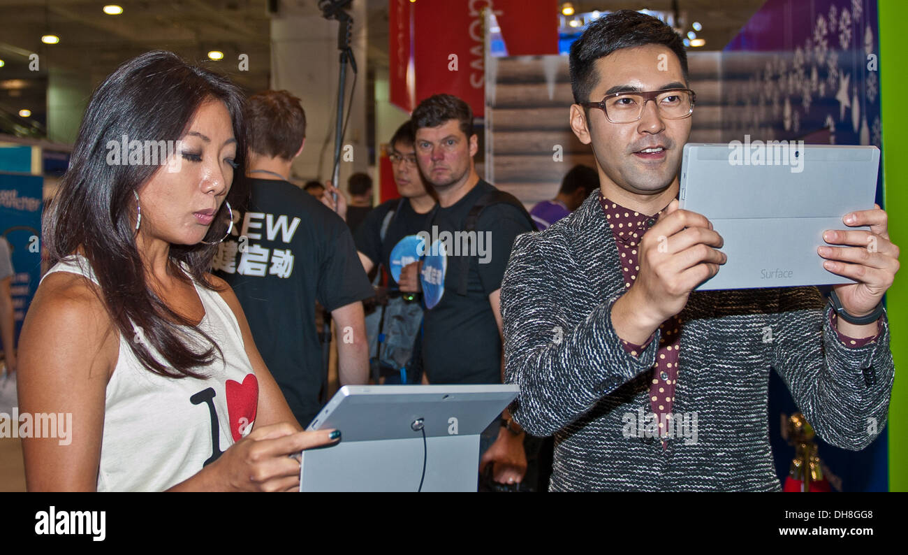 The new presenters for the Chinese Version of the TVs Gadget Show,at