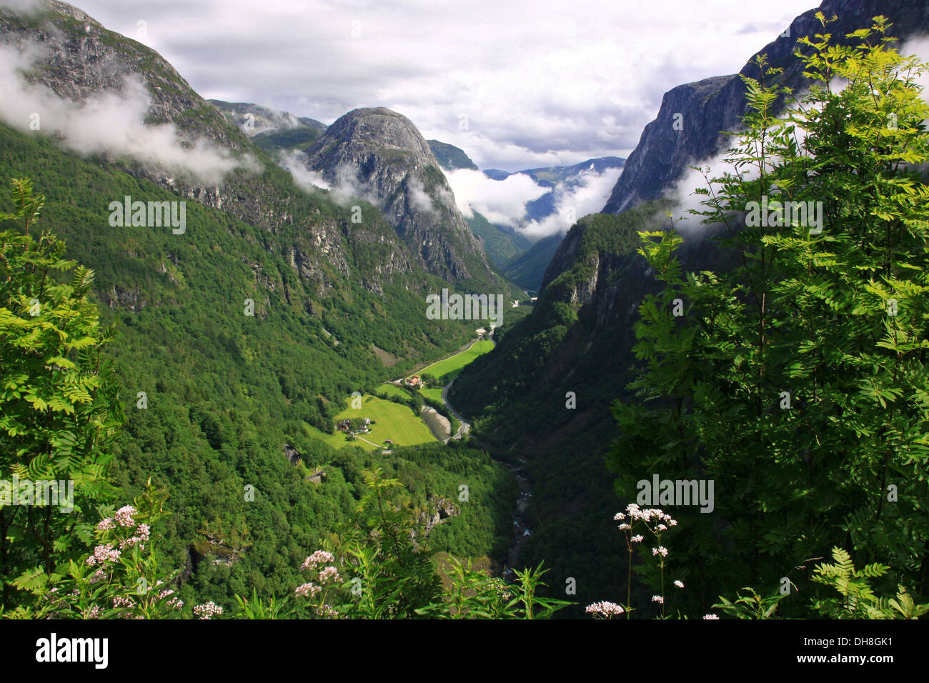 Mountain view from Stalheim over the Naeroydalen valley / Nærøydalen