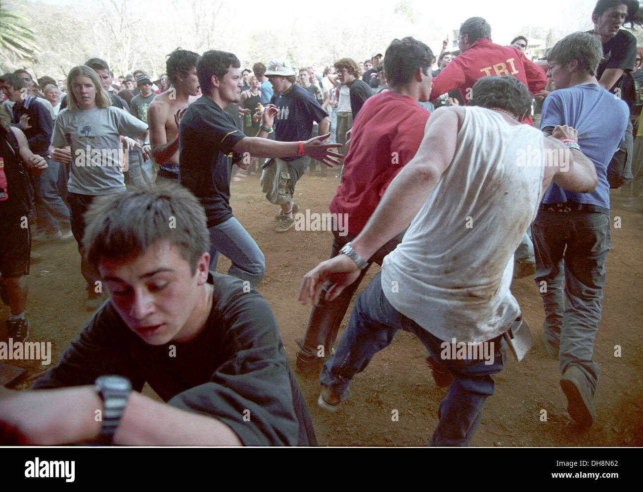 OPPIKOPPI TUNED FESTIVAL/FOUNTAINS VALLEY,PRETORIA.2001Mosh pit at the ...