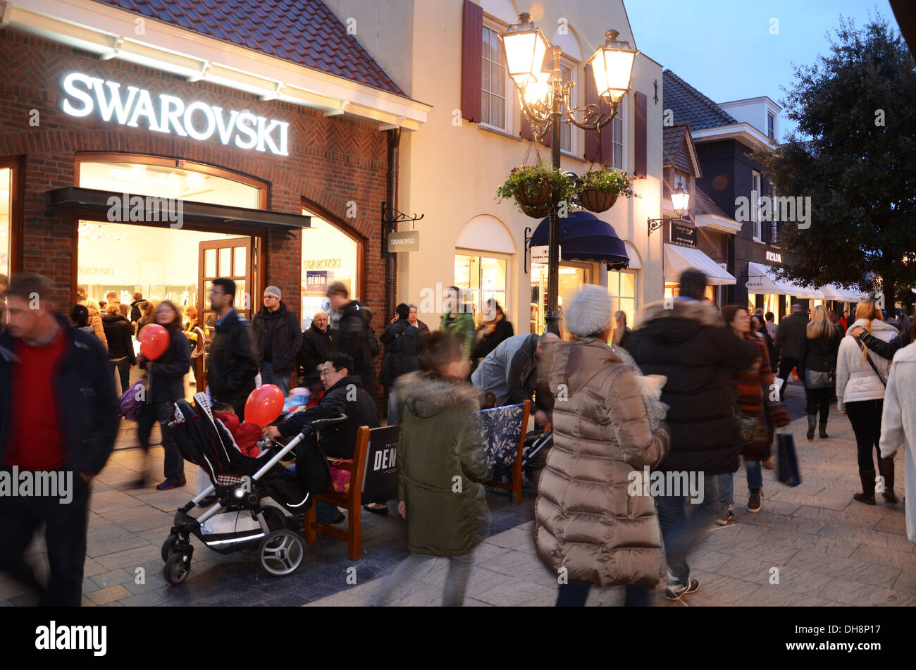 clarks mcarthur glen