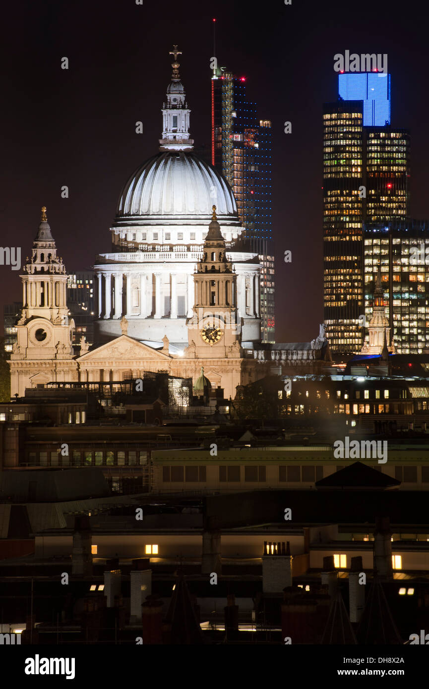 St Paul's Cathedral in London at night Stock Photo