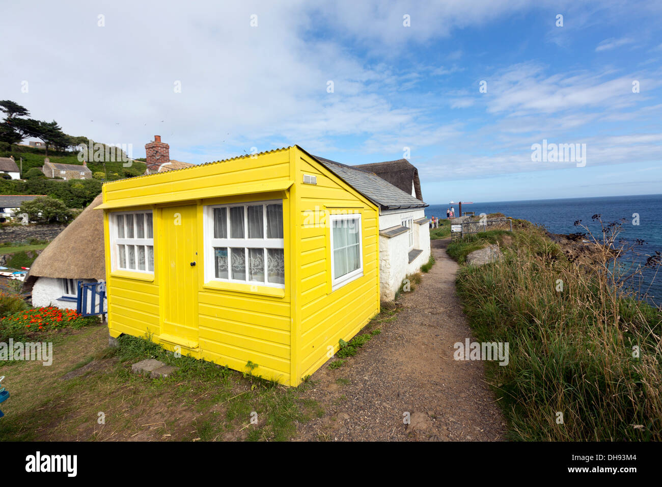 Yellow cottage in Cadgwith a fishing village located in Lizard peninsula, Cornwall Stock Photo
