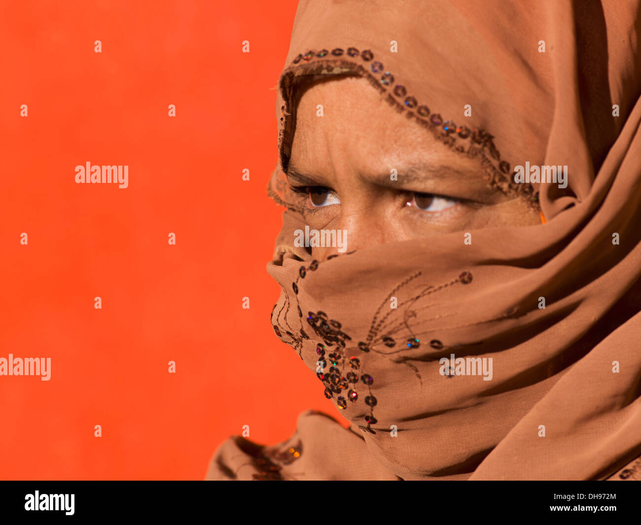 African woman wearing headscarf hi-res stock photography and images - Alamy