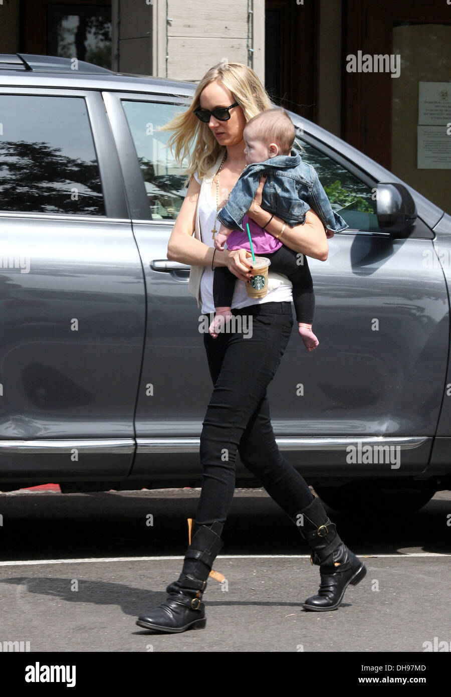Kimberly stewart and delilah del toro stewart hi-res stock photography