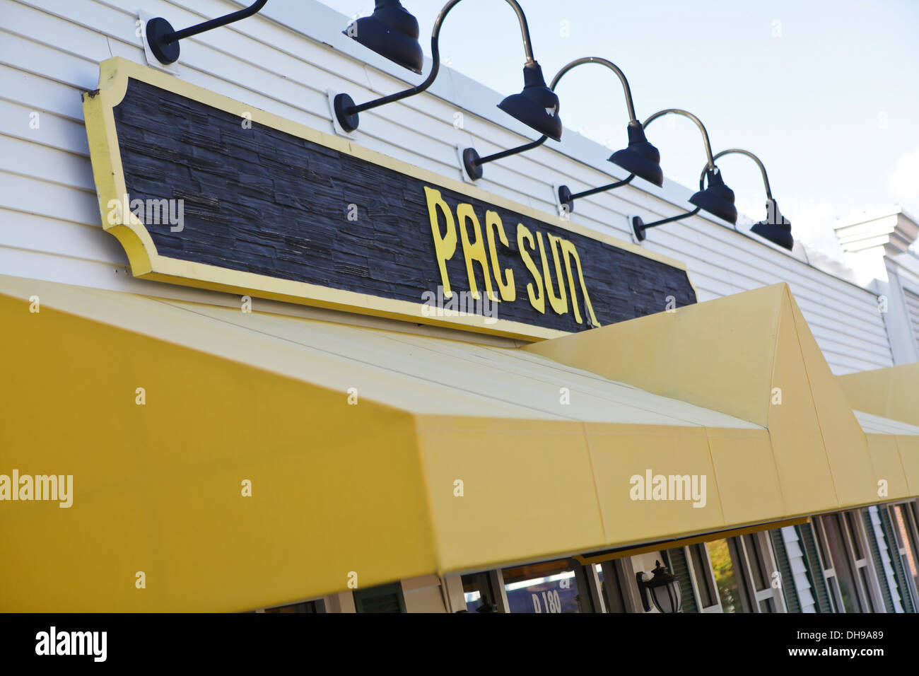 A Pac Sun store is pictured at Lee Premium Outlets in Lee (MA Stock Photo -  Alamy