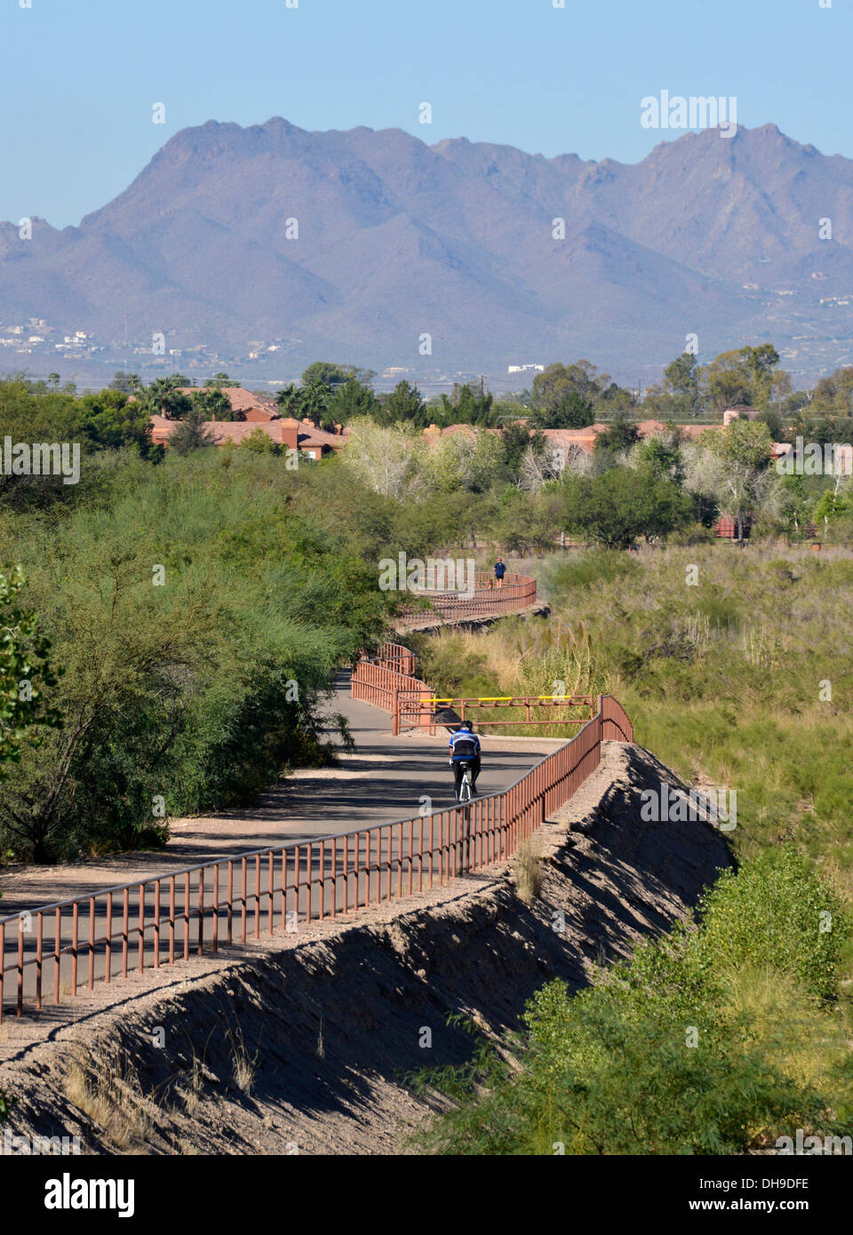 Outdoor enthusiasts traverse The Loop at the Rillito River Park west of Craycroft Road in Tucson, Arizona, USA. Stock Photo