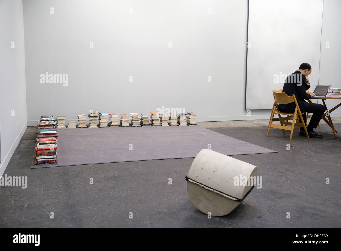 Empty art gallery hi-res stock photography and images - Alamy