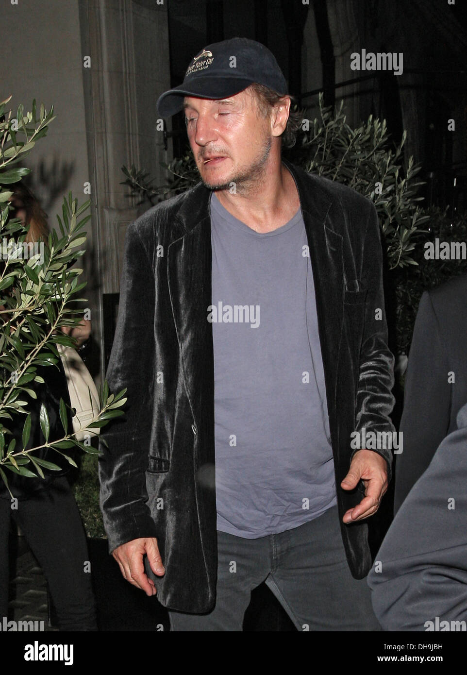 Liam neeson leaving scotts restaurant london hi-res stock photography