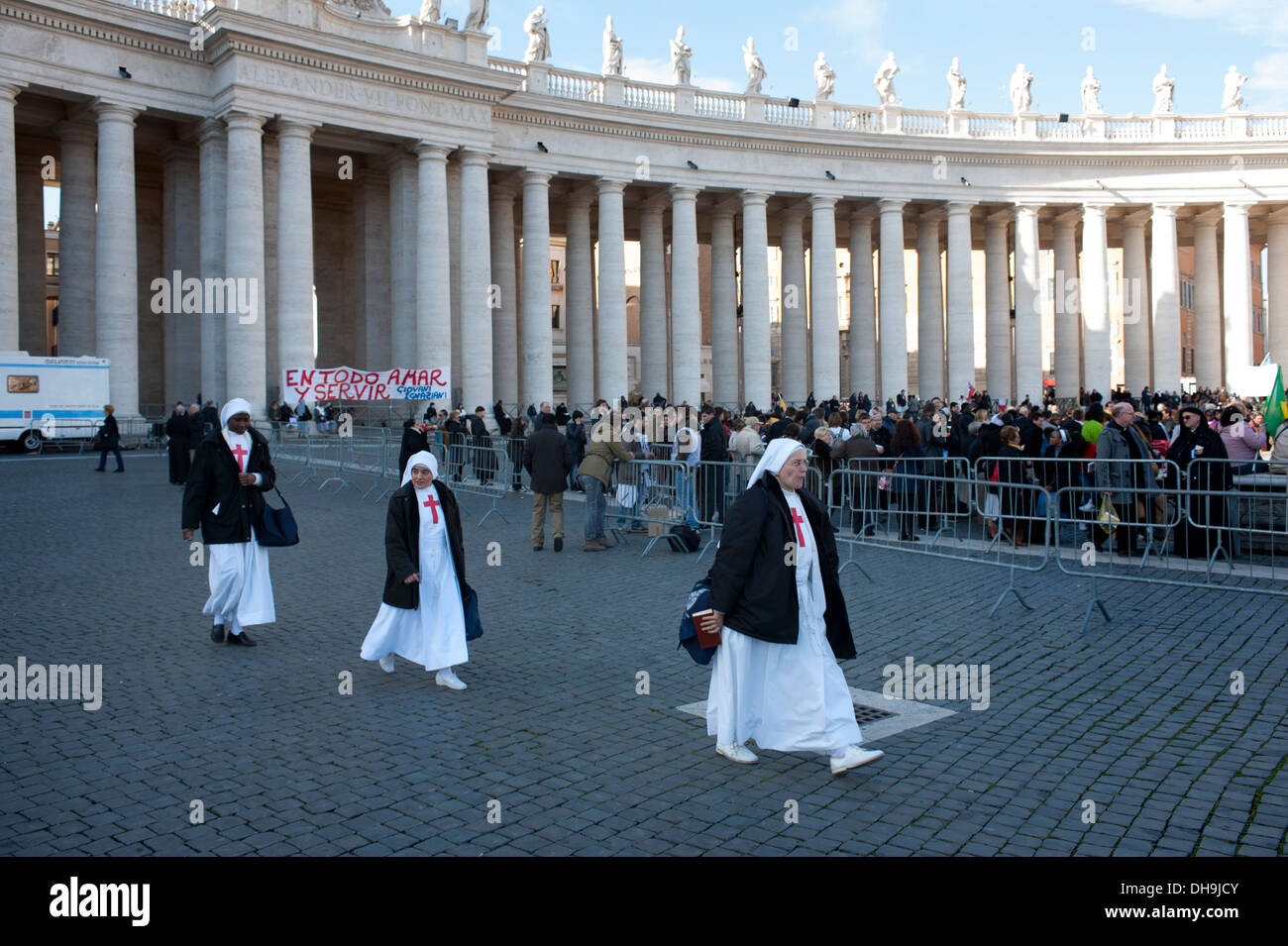 Nuns in Saint Peter's square Stock Photo