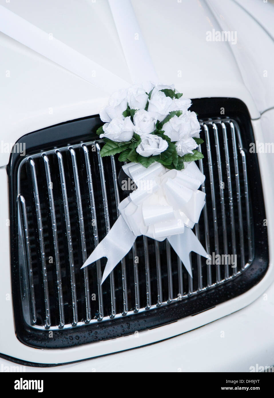 Flowers wedding white car hi-res stock photography and images - Alamy