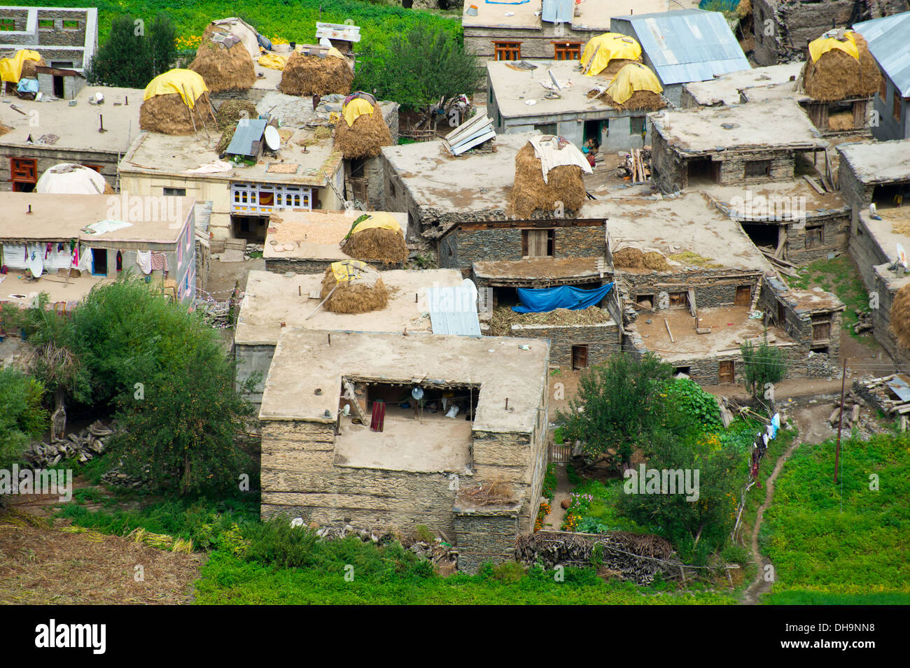 Small Indian village hidden in Himalaya mountains. India. Himachal Pradesh Stock Photo