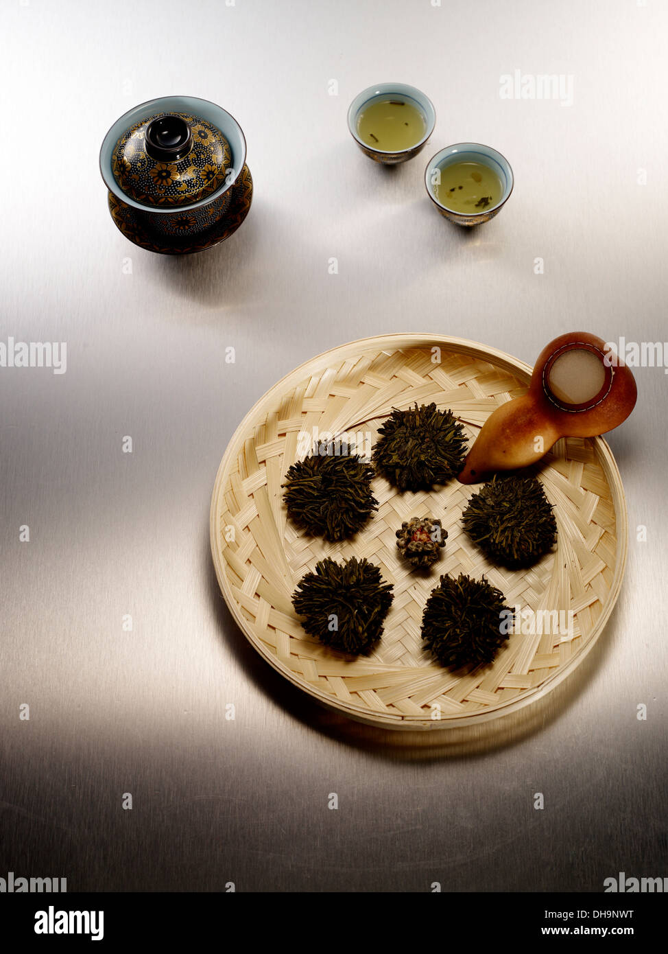 Tea cups, teapot and tea leaves Stock Photo Alamy