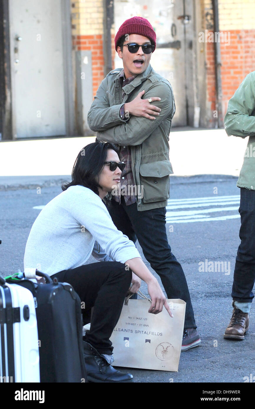 Fichier:Bruno Mars - 24K Magic Tour 2017.jpg — Wikipédia, image size:866x1390