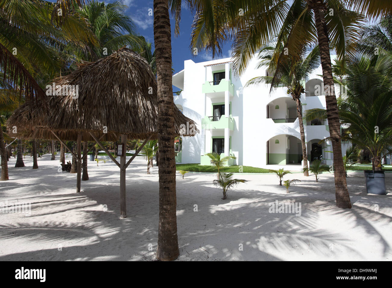 Apartments/condos at Akumal beach, Mexico Stock Photo Alamy