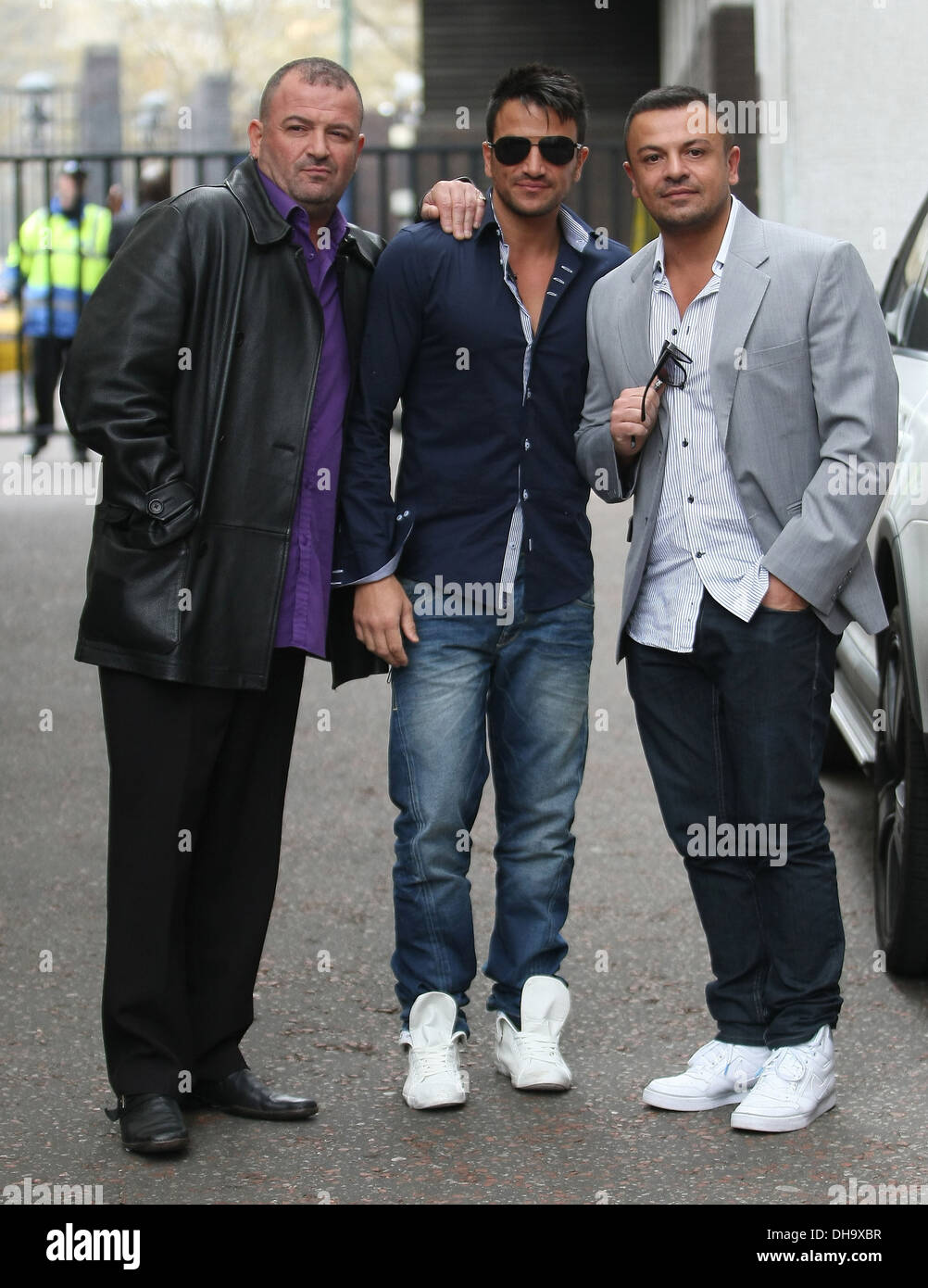 Peter Andre outside his hotel with a Louis Vuitton man bag London, England  - 26.08.09 WENN.com Stock Photo - Alamy