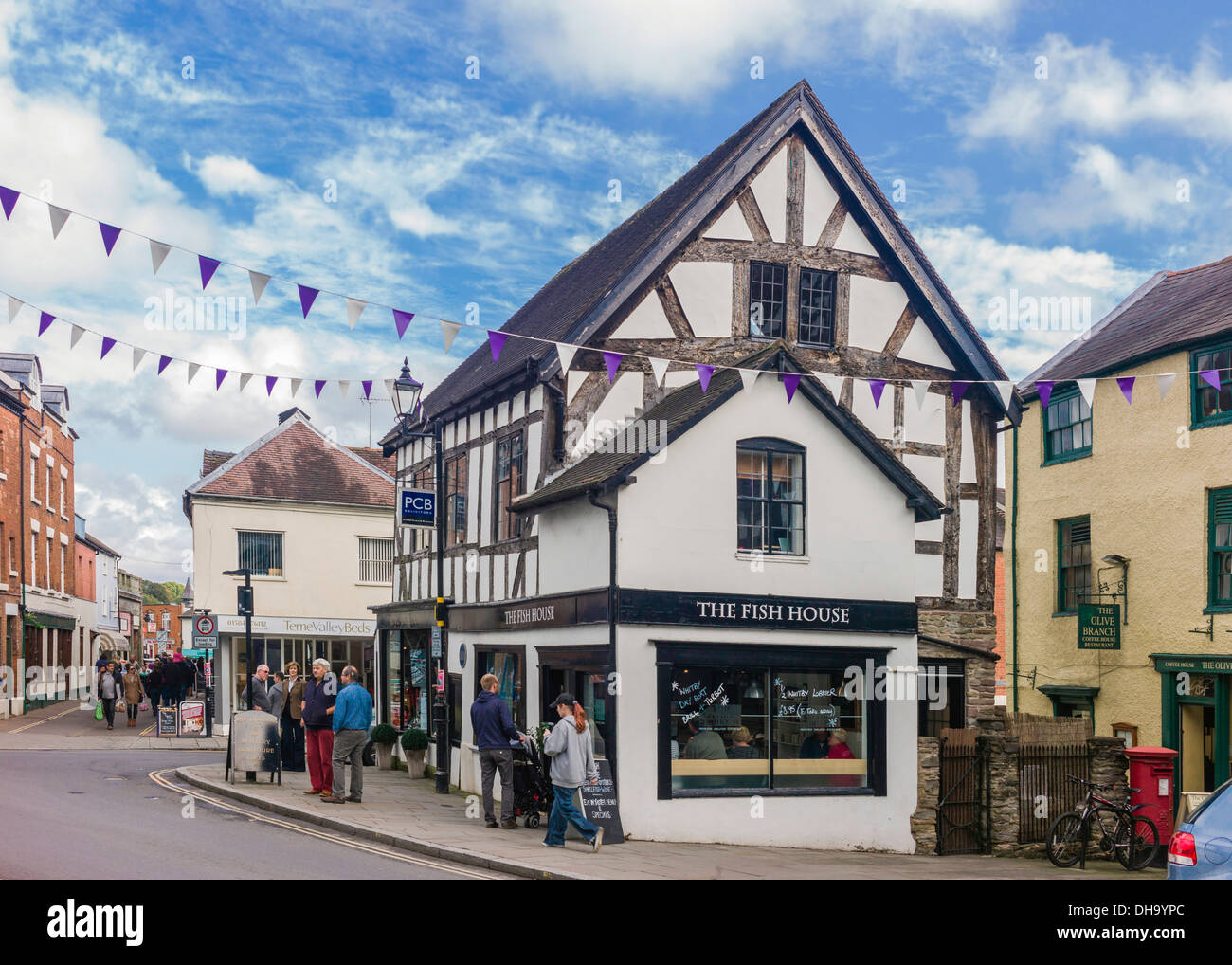 Tudor styled shops hires stock photography and images Alamy
