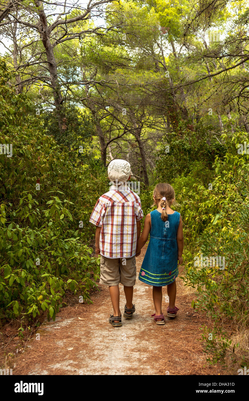 Children walking hand in hand back hi-res stock photography and images ...