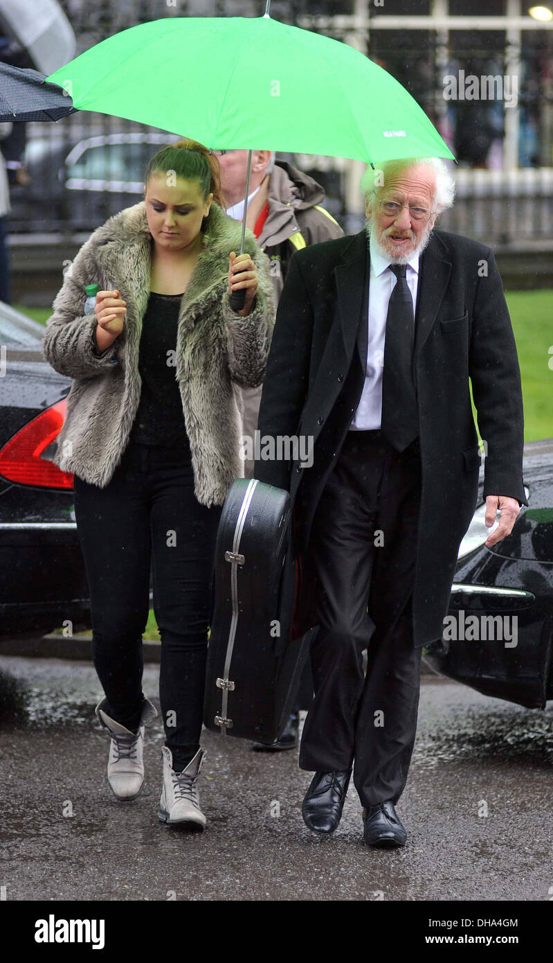 Dubliners member Eamonn Campbell Funeral of Barney McKenna last ...