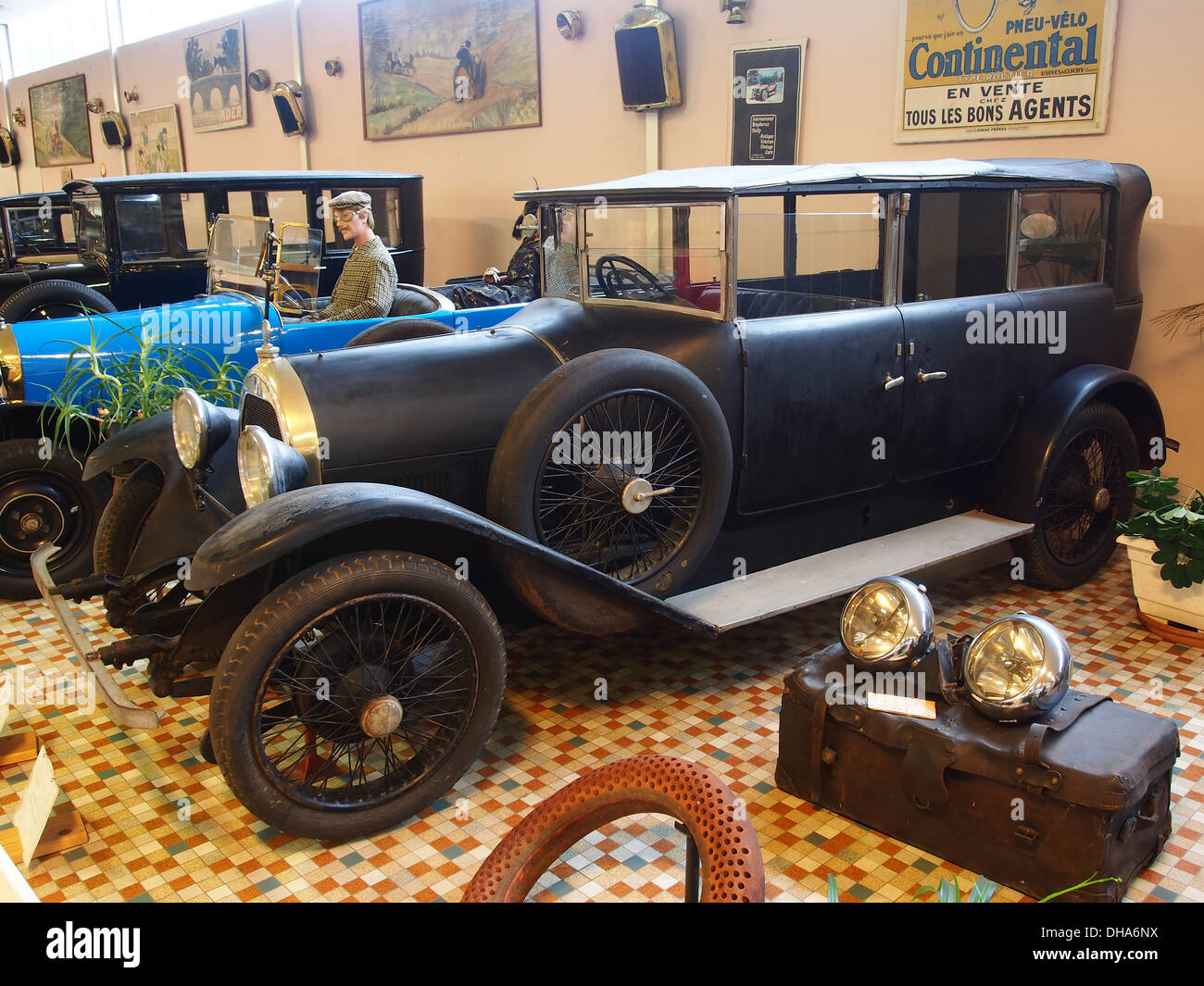 The 1925 Talbot DS 12CV, a six-seater car with a 4-cylinder engine, is ...