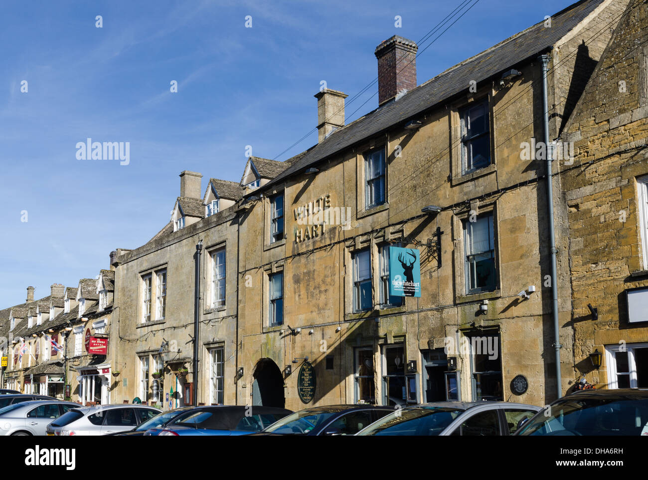 The White Hart Hotel, Bar and Restaurant in the Cotswold town of Stow-on-the-Wold Stock Photo