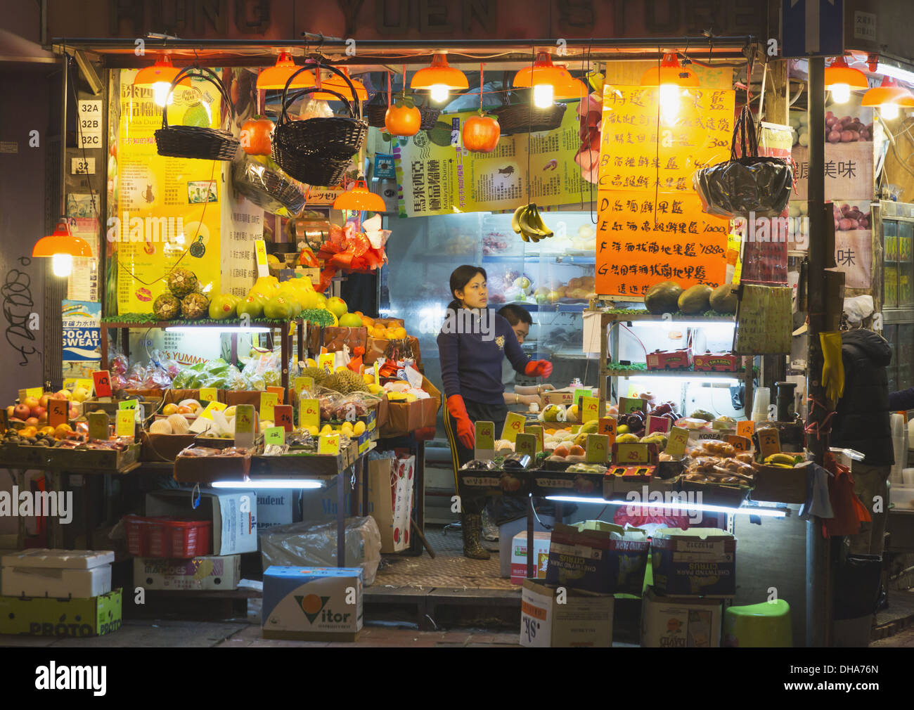 Hong kong shop full hi-res stock photography and images - Alamy
