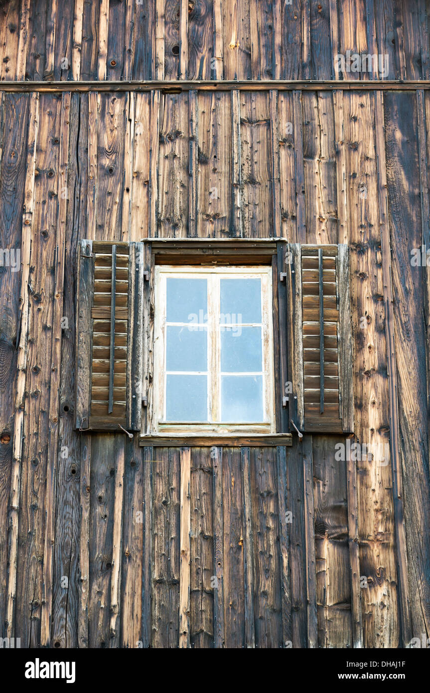 Wooden plank house hi-res stock photography and images - Alamy