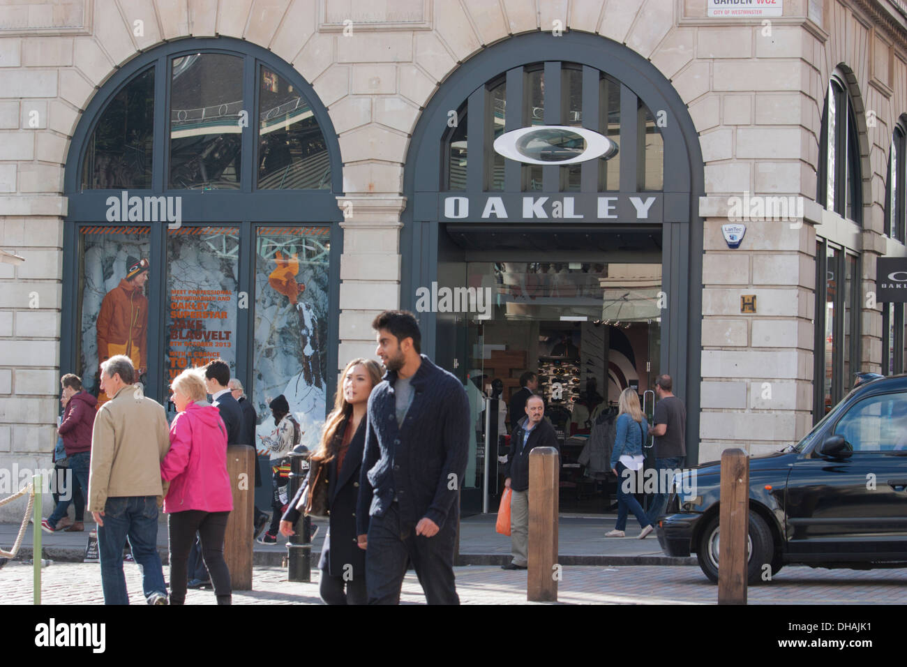 Oakley store hi-res stock photography and images - Alamy