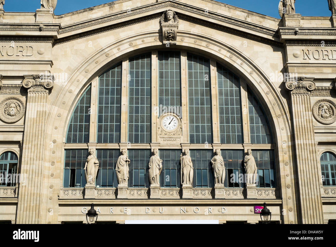 Gare du Nord facade with clock and statues in detail Stock Photo - Alamy