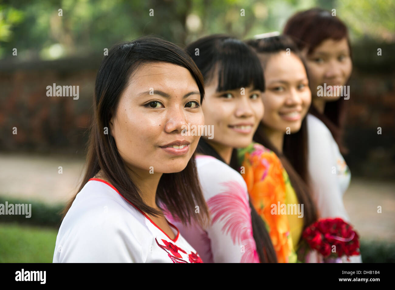 Traditional female vietnamese costume hi-res stock photography and ...