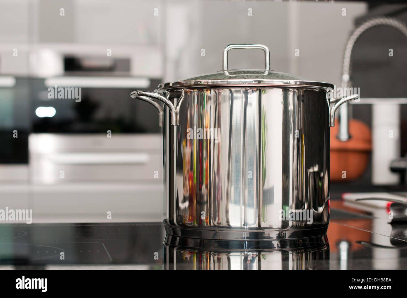 https://c8.alamy.com/comp/DHB8BA/steel-pan-on-a-hot-plate-in-the-kitchen-DHB8BA.jpg