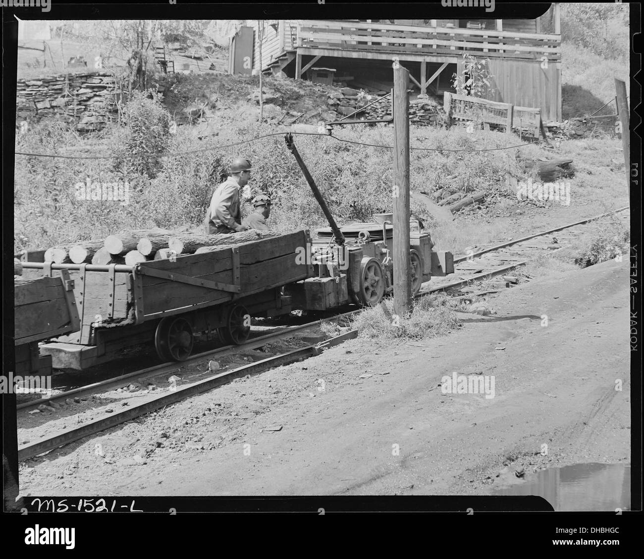 Carrying timbering to the mine. Gilliam Coal and Coke Company, Gilliam