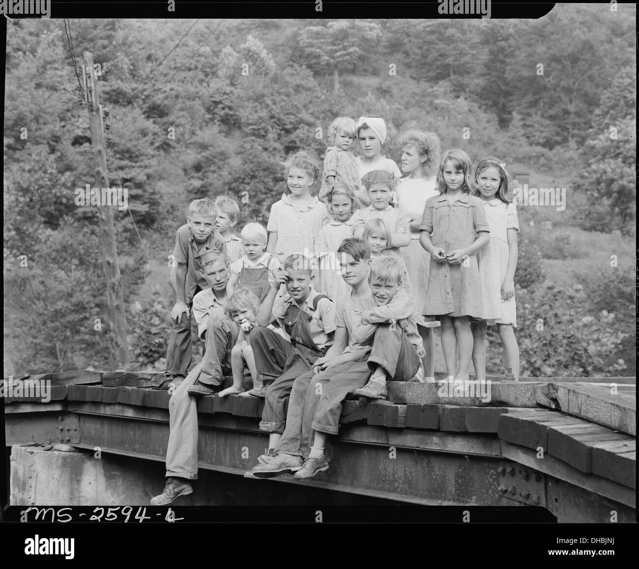 Coal camp children. Dixie Darby Fuel Company, Marne Mine, Lejunior, Harlan County, Kentucky. 541323 Stock Photo