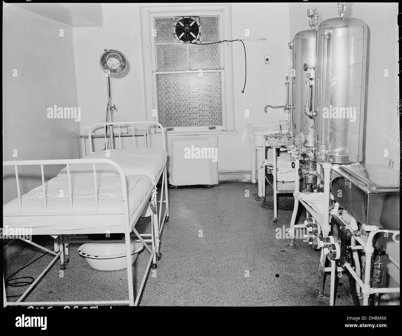 Vintage hospital delivery room hi-res stock photography and images - Alamy