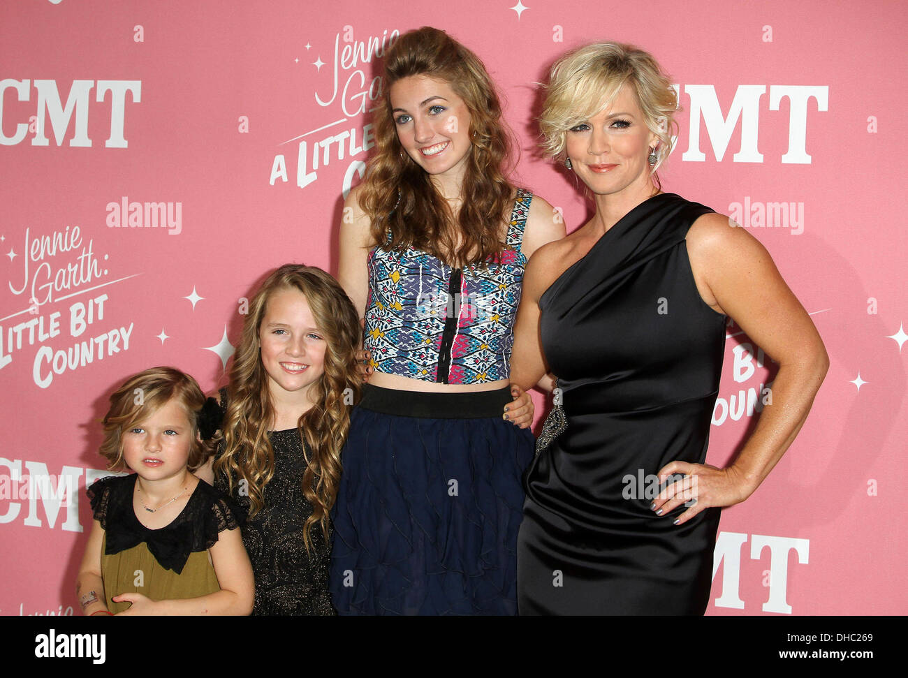 Jennie Garth and her Daughters Luca Bella, Lola Ray, Fiona Eve Facinelli  Jennie Garth's 40th Birthday Celebration & Premiere Stock Photo - Alamy