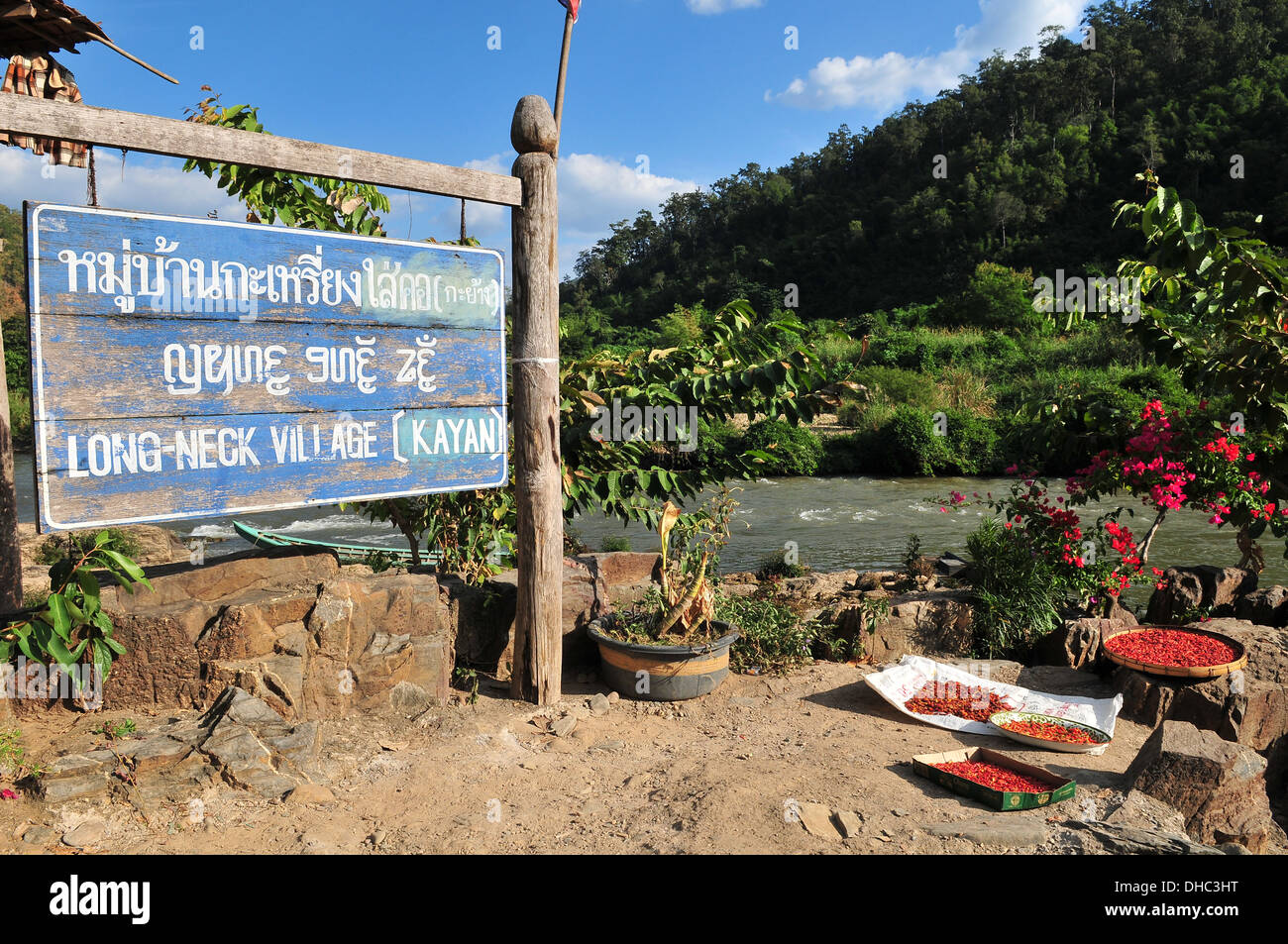 Long neck kayan hill tribe hi-res stock photography and images - Alamy