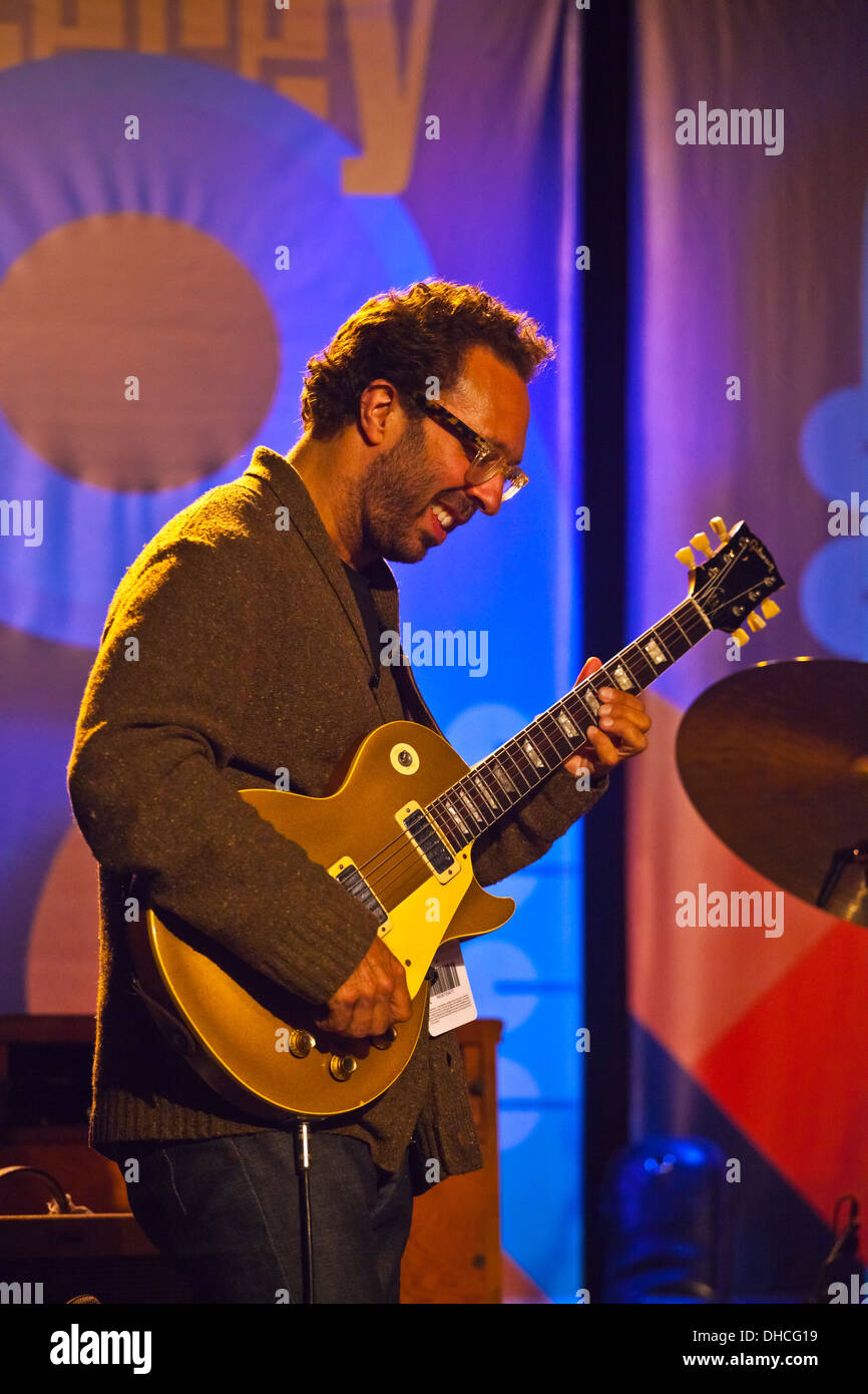 Guitar images hi-res stock photography and images - Alamy