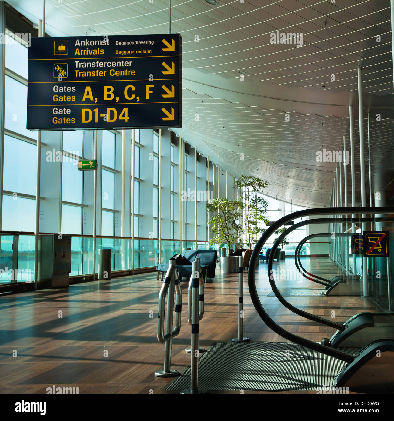 Airport interior light hi-res stock photography and images - Alamy