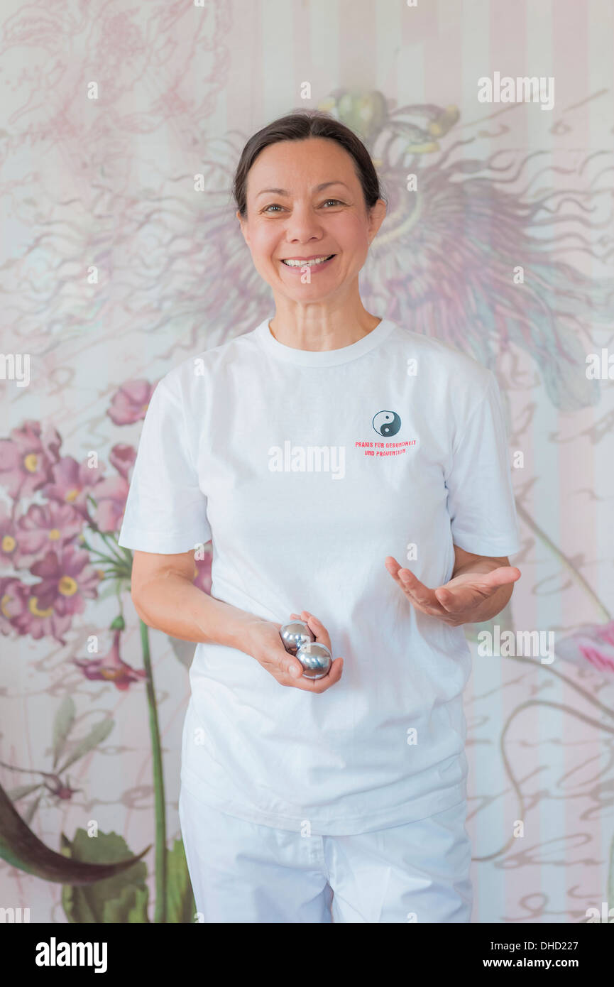 Traditional Chinese Medicine, TCM, female therapist with baoding balls Stock Photo Alamy