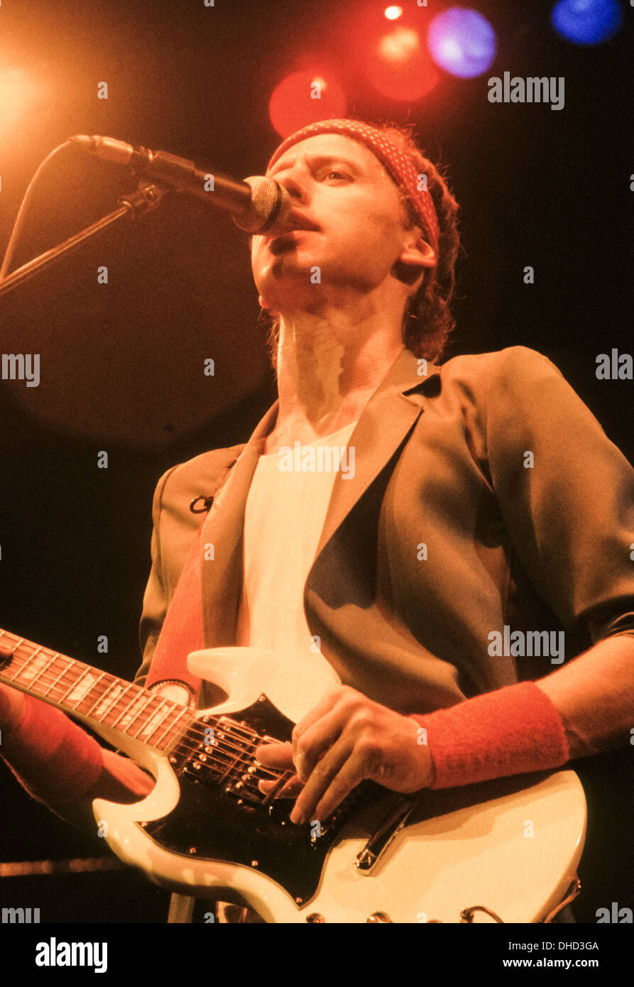 Dire straits hi-res stock photography and images - Alamy