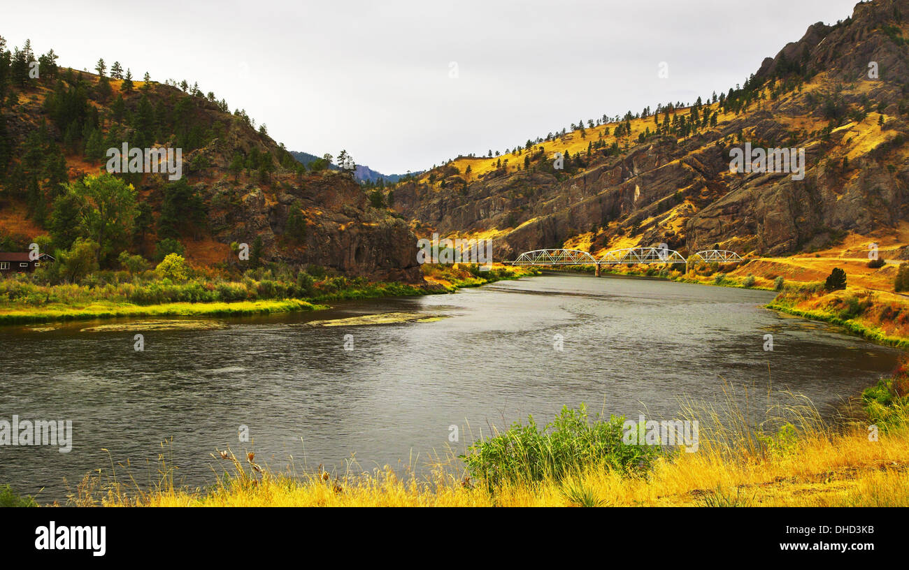 River Diffluent River of grass through field hi-res stock photography and images - Alamy