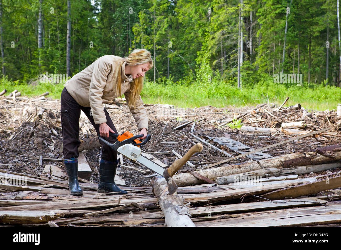 Best small gas chainsaw for a woman deals