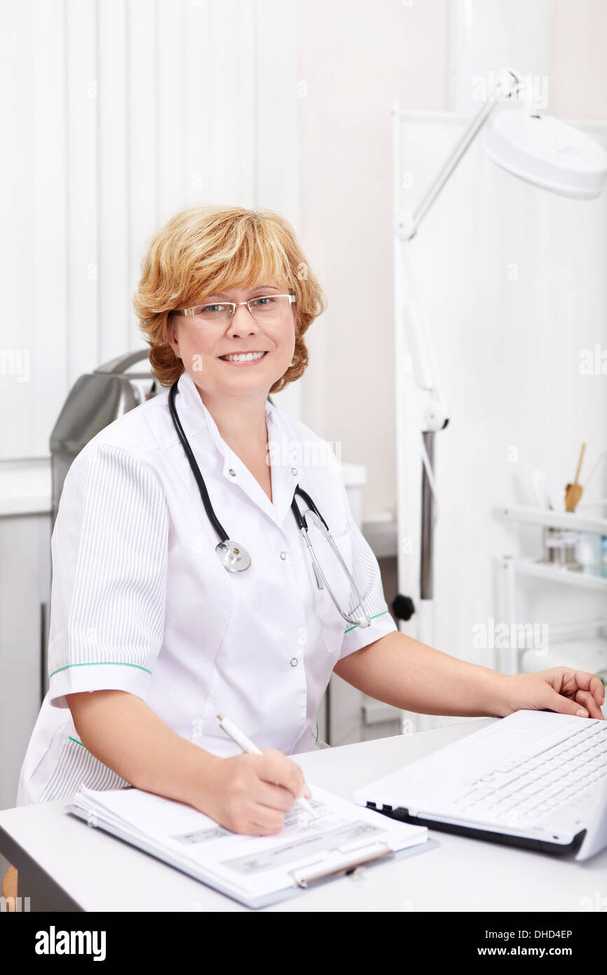 Mature adult female doctor hi-res stock photography and images - Alamy