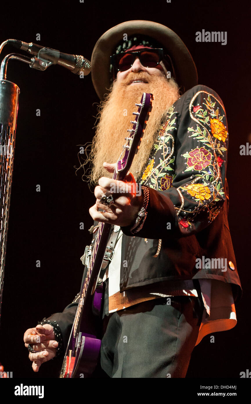 London, Ontario, Canada. 6th November 2013. Billy Gibbons of the Houston Texas rock/blues band ZZ Top performs . The band known for their legendary beards has been making music and performing since 1969. The band was inducted into the Rock and Roll Hall of Fame in 2004. © Mark Spowart/Alamy Live News Stock Photo