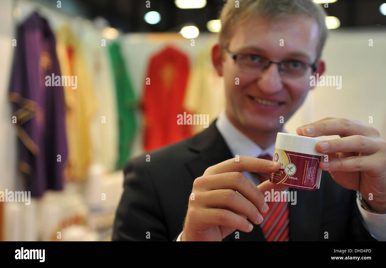 Augsburg, Germany. 07th Nov, 2013. Daniel Dabrowski holds gluten-free ...