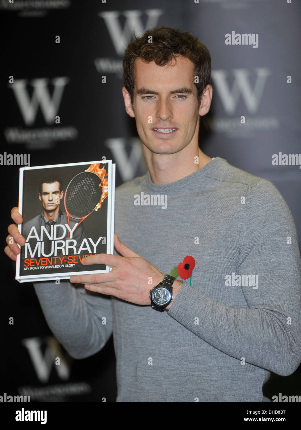London, UK. 6th Nov, 2013. Andy Murray signs his book 'Seventy-Seven: My Road To Wimbledon Glory' at Waterstones, Piccadilly on November 6th 201 © Brian Jordan/Alamy Live News Stock Photo