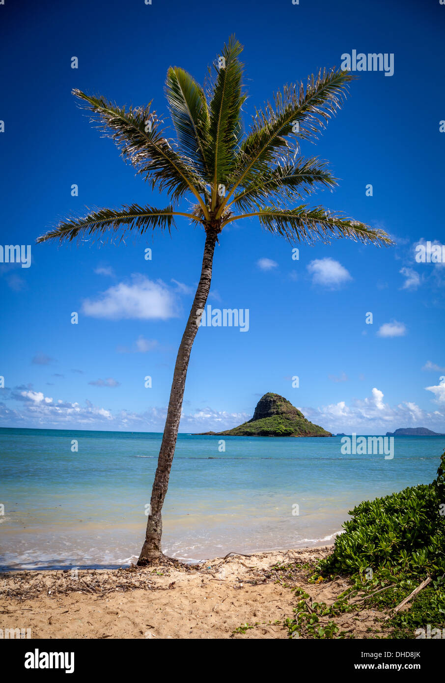 Mokoli'i Island (previously known as the outdated term 'Chinaman's Hat') off the Windward coast of Oahu Stock Photo