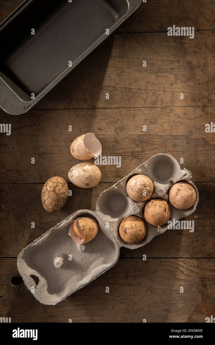 Organic Eggs in cardboard container Stock Photo Alamy