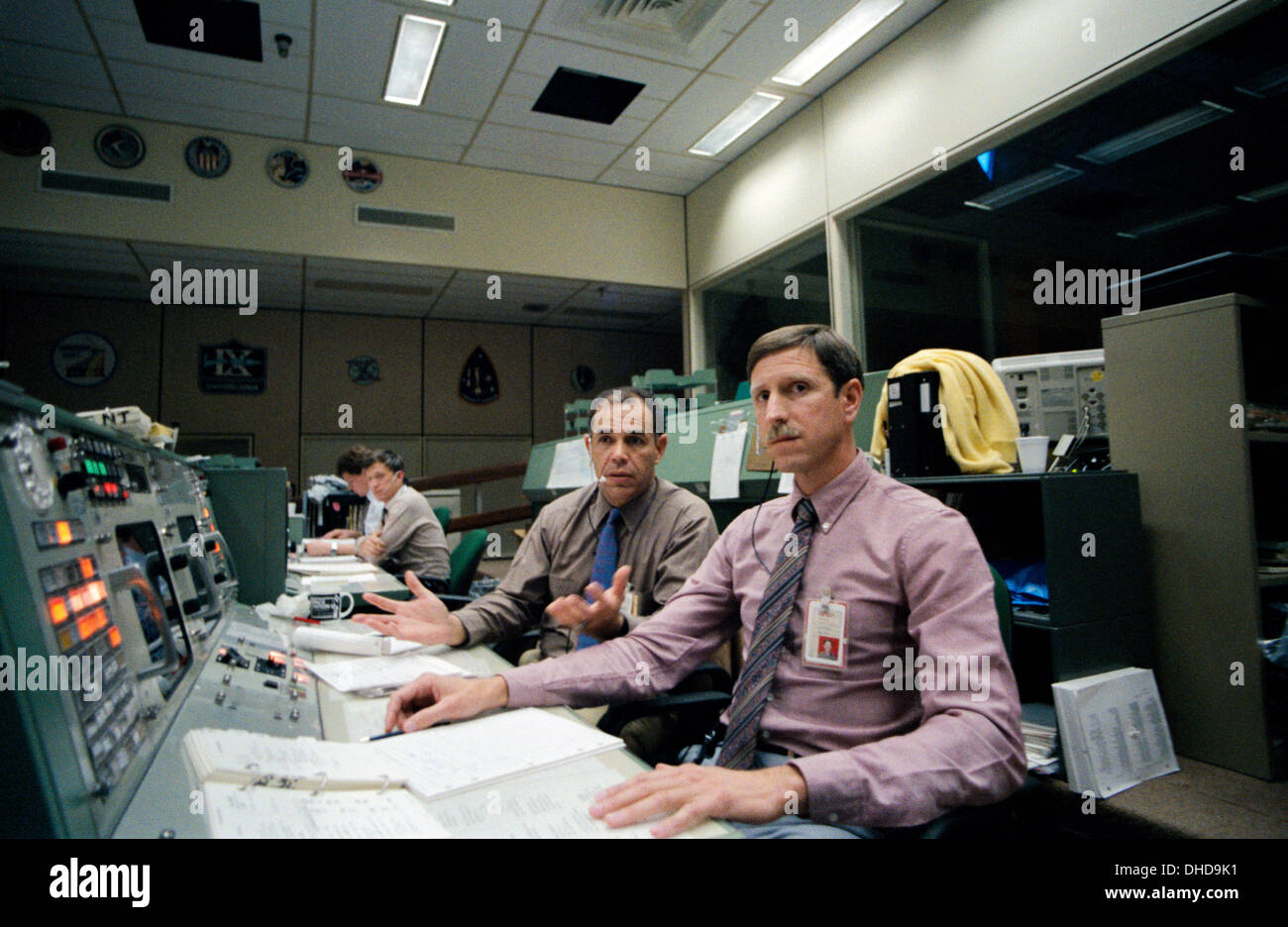 (28 Jan. 1986) --- Astronauts Frederick Gregory (left foreground) and Richard O. Covey, spacecraft communicators for the launch Stock Photo