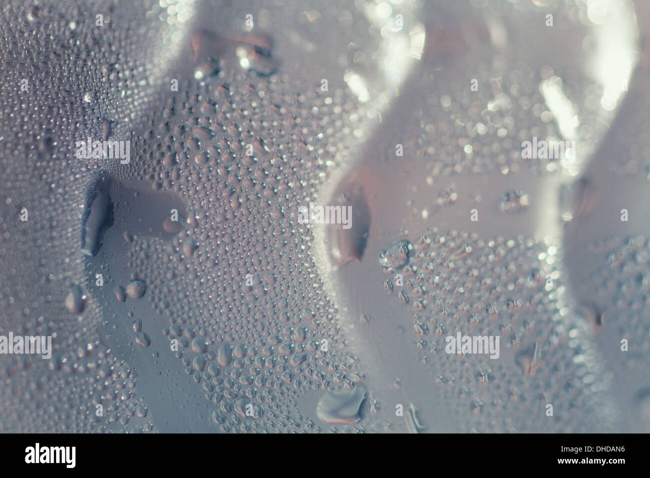https://c8.alamy.com/comp/DHDAN6/texture-of-a-glass-bottle-with-water-droplets-DHDAN6.jpg