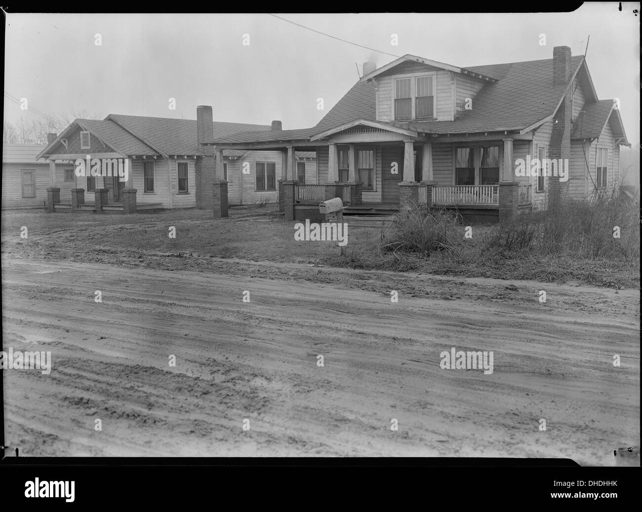 Residential architecture north carolina Black and White Stock Photos ...